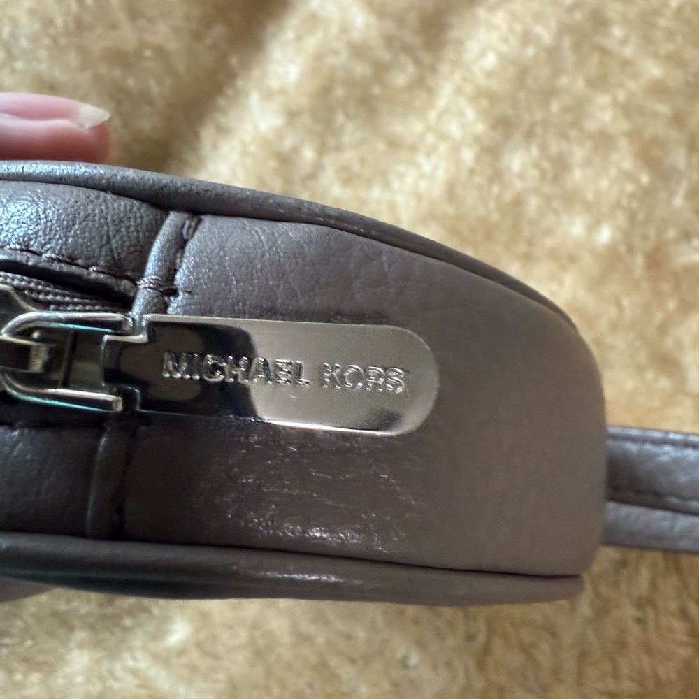 Michael Kors Taupe Leather Coin purse/Wristlet - Picture 4 of 4